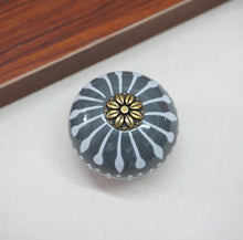 Load image into Gallery viewer, Anouk - Ceramic Macaroon Cupboard &amp; Door Handle
