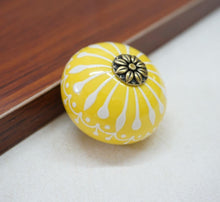Load image into Gallery viewer, Anouk - Ceramic Macaroon Cupboard &amp; Door Handle
