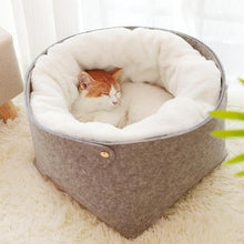Load image into Gallery viewer, Garfi - Warm Cat Nest Bed
