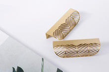 Load image into Gallery viewer, Merrin - Modern Gold Hook Over Handle
